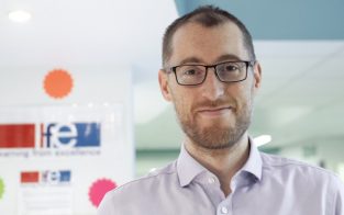 Dr James Ritchie