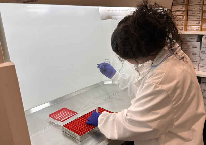 Amanjot Kaur at work in the laboratory
